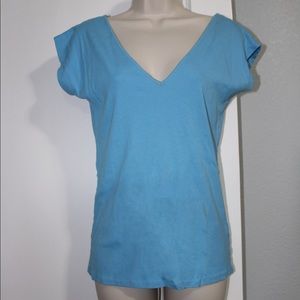 Beautiful off the shoulder V-Tee